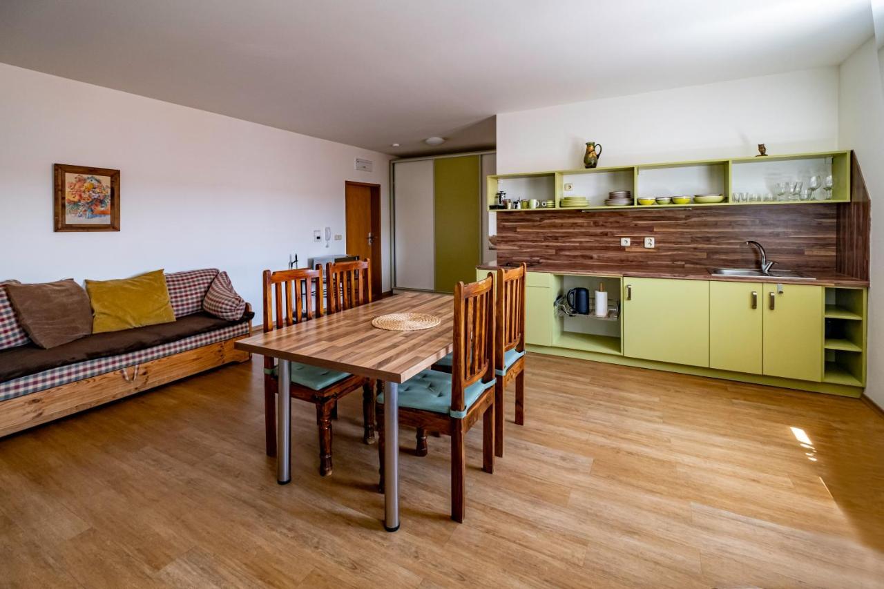 Apartmany Gulliver Микулов Екстериор снимка