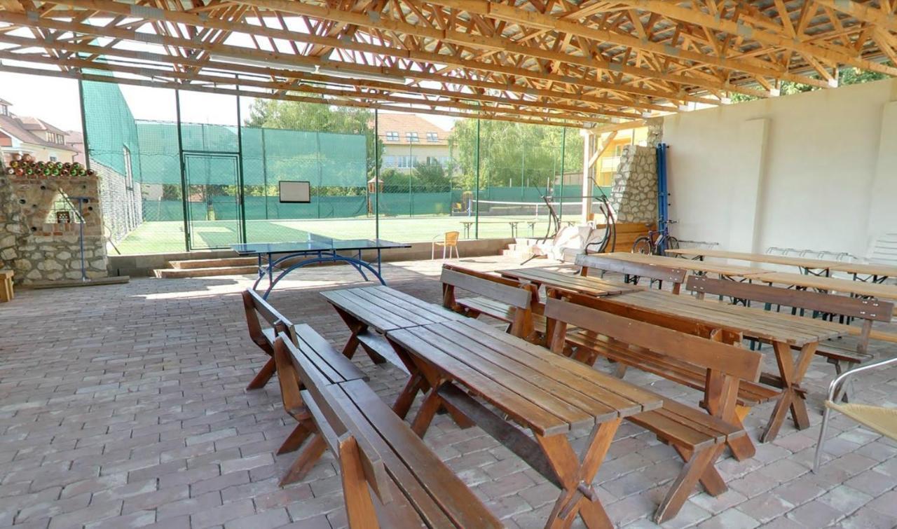 Apartmany Gulliver Микулов Екстериор снимка